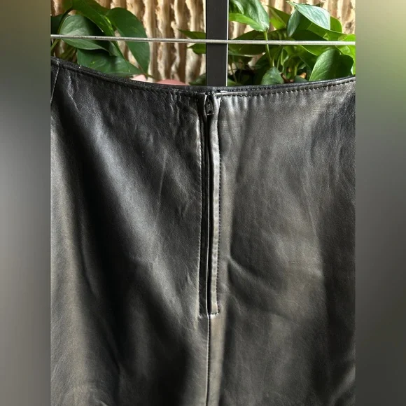 Della Roufogali Vintage black leather skirt Size 12 - Picture 6 of 8